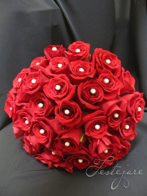 Bouquet de noiva de rosas vermelhas – por Val du Arte. | Festejare